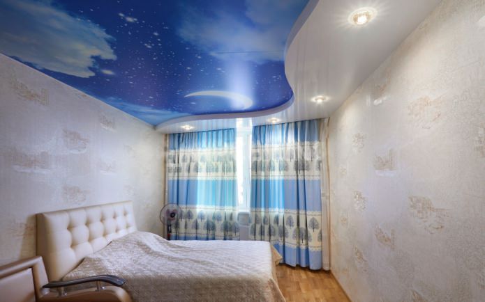 plafond tendu avec impression photo à l'intérieur de la chambre