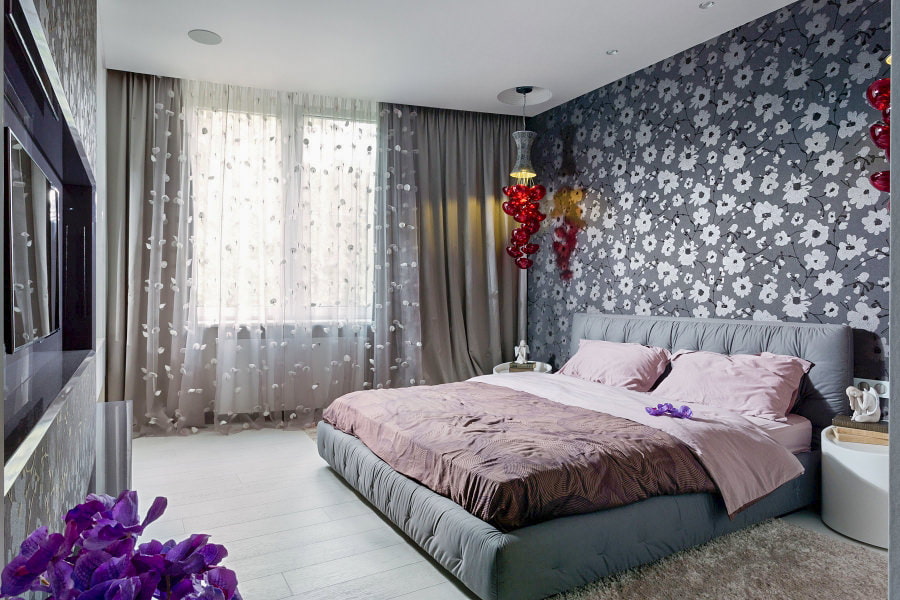 design de chambre avec papier peint floral gris