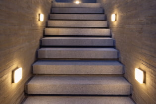 Éclairage d'escalier dans la maison: vraies photos et exemples d'éclairage